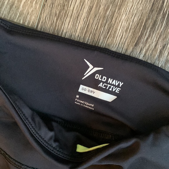 Old Navy athletic leggings size Medium - Picture 2 of 4